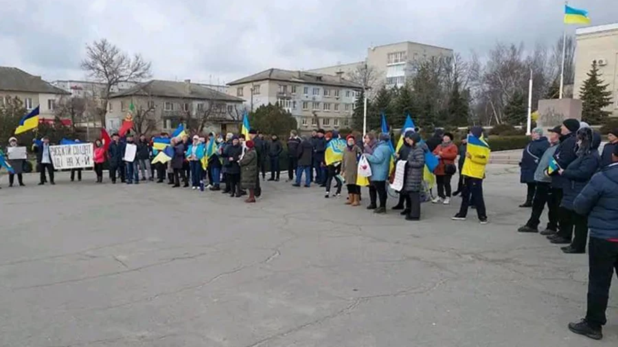 Жителі Херсонщини знову вийшли на мітинги проти ворога 