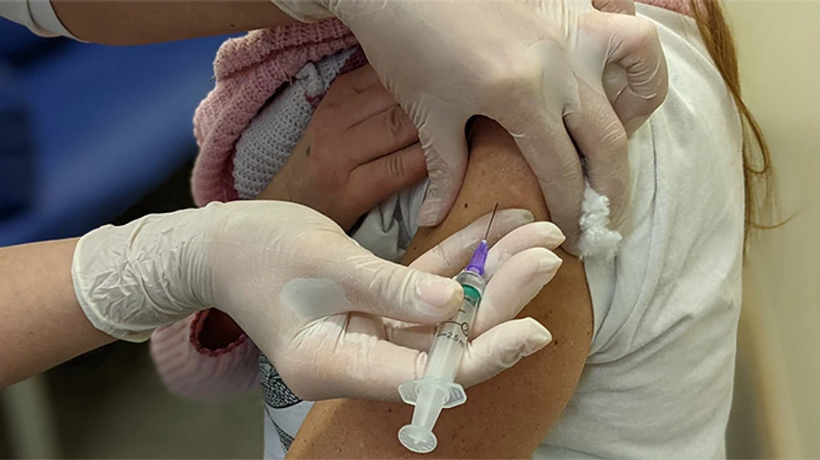 Бустер против Covid уже получили более 450 тысяч украинцев  