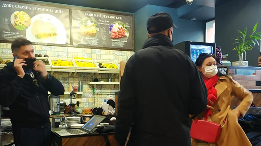 У Києві ресторан оштрафували за порушення карантину