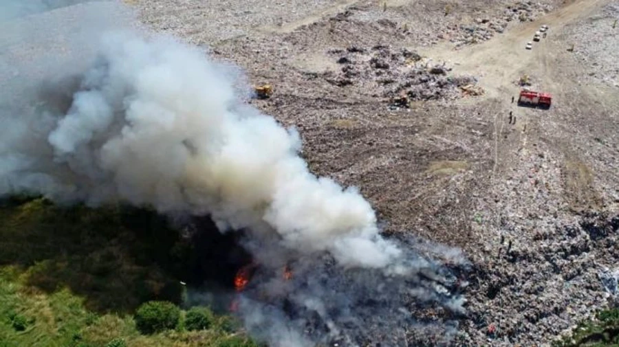Під Тернополем горить велике сміттєзвалище