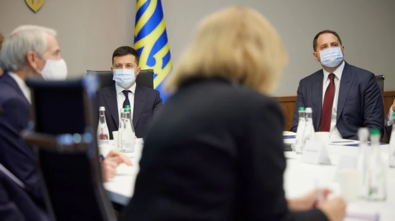 Зеленський на зустрічі з сенаторами США поскаржився на санкції проти РФ