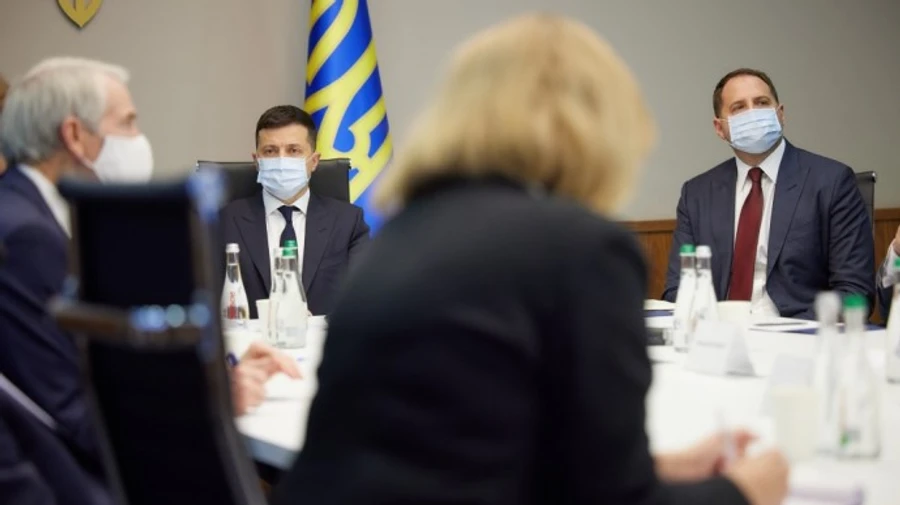 Зеленський на зустрічі з сенаторами США поскаржився на санкції проти РФ