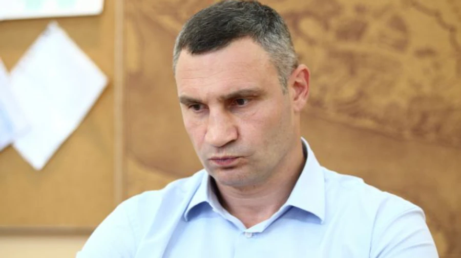 У Зеленского раскритиковали Кличко из-за ситуации с пропусками в транспорт