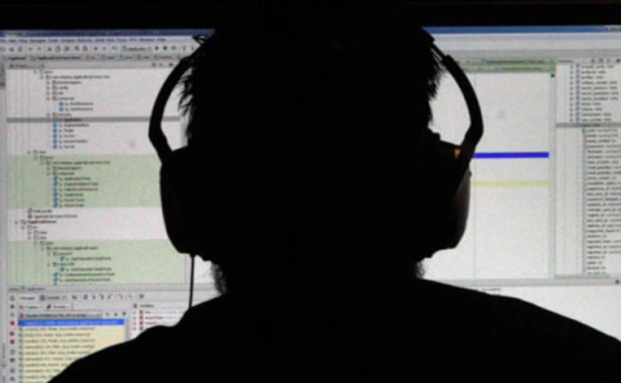 Сотрудники СБУ незаконно слушали телефоны и торговали данным