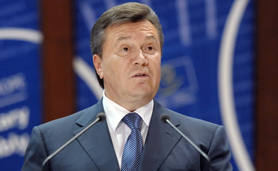 Янукович поскаржився на Луценка в поліцію й комісію прокурорів