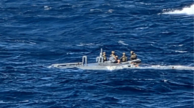 Португалия перехватила в открытом море подводную лодку с рекордным количеством кокаина