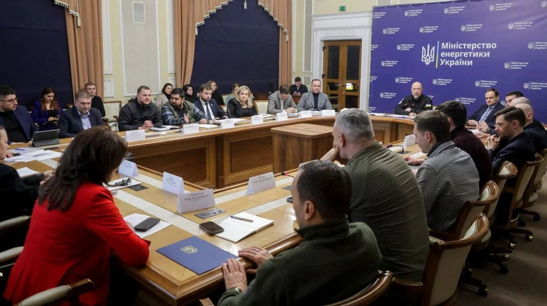 Шмигаль попросив енергетиків прискоритися з ремонтами через повернення сильних морозів