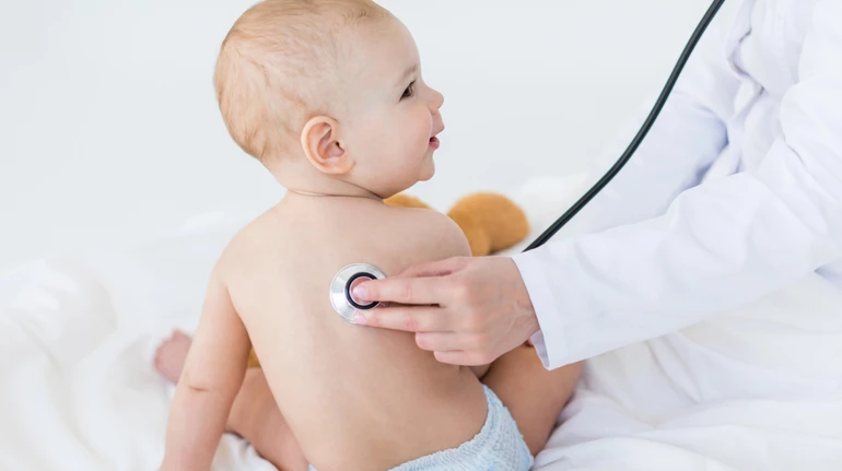 В Украине утвердили порядок сопровождения детей с риском патологий с первых месяцев жизни