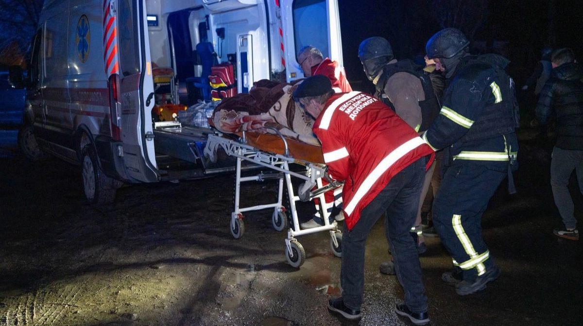 Росіяни вдарили по маршрутці в Херсоні: 5 постраждалих