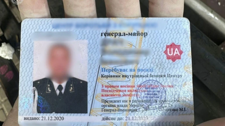 У Києві затримали фейкового генерал-майора, який обіцяв чоловіку допомогу з ВЛК і виїзд за кордон