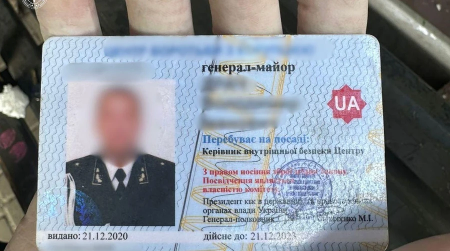 У Києві затримали фейкового генерал-майора, який обіцяв чоловіку допомогу з ВЛК і виїзд за кордон