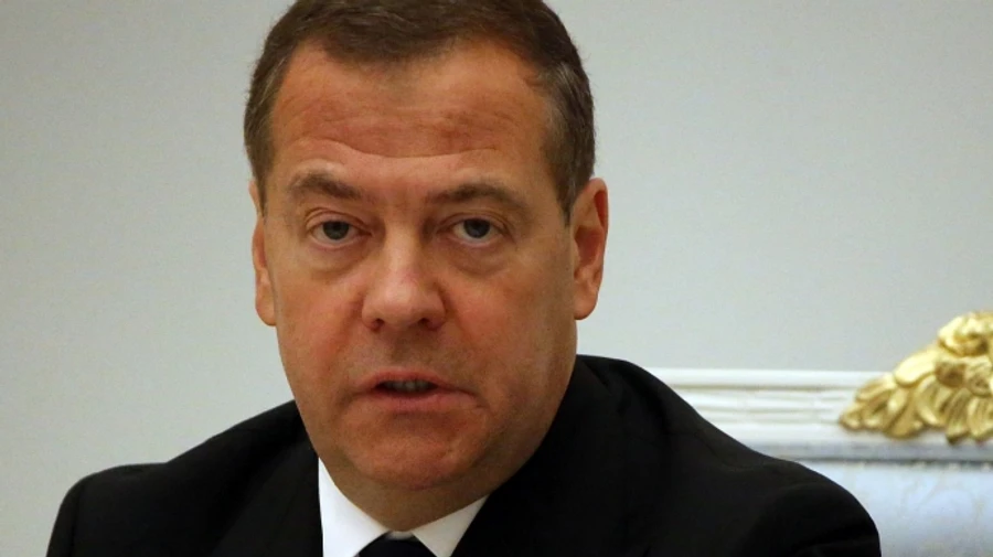 Медведев помечтал, что буферная зона займет почти всю Украину