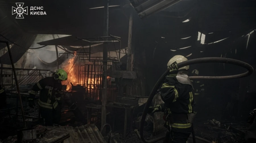 На столичном Гидропарке горели склады