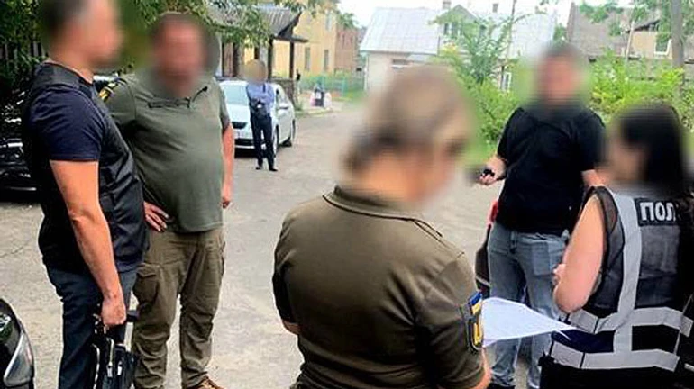 Затримали посадовицю військкомату: обіцяла за $1 тисячу відмазати від повістки
