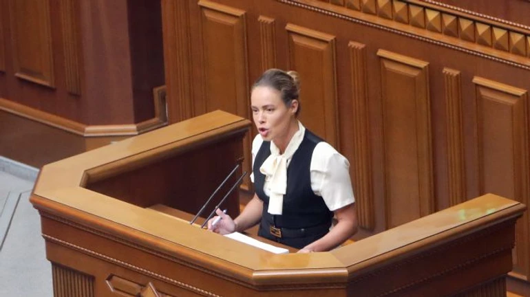 Королевская с мужем написали заявления на сложение мандатов нардепов - источники