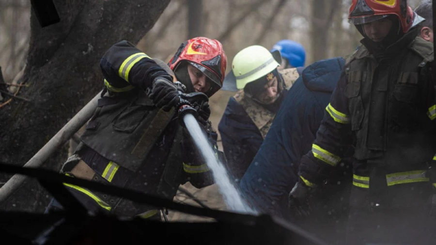 Ранковий обстріл Києва: влучання в об’єкт інфраструктури, пошкоджені автомобілі