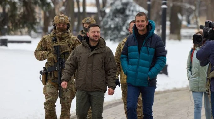 Британський ведучий Беар Гріллз покаже програму про Зеленського і виживання українців