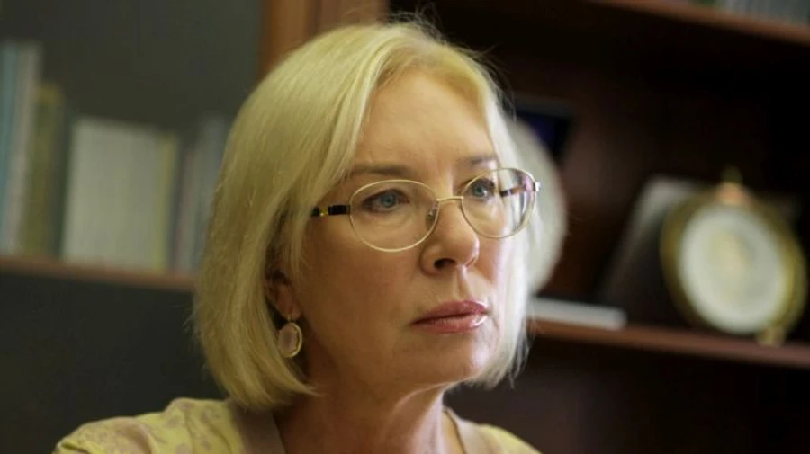 Денисова будет обжаловать свое увольнение в суде