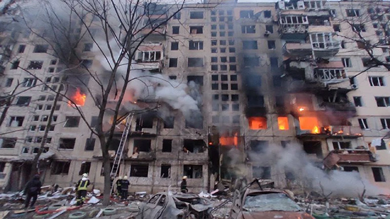 Artillery shell hits 9-storey apartment building in Kyiv, two dead