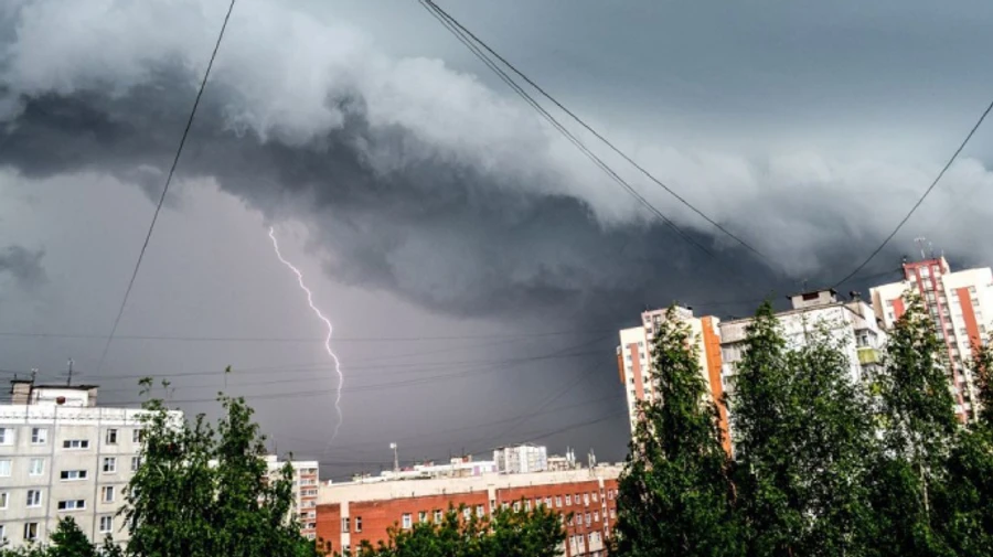 Синоптики попереджають про град і шквальний вітер