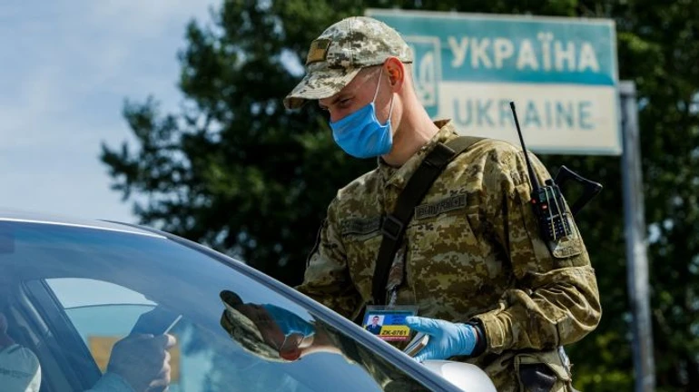 Украина с 1 августа будет по-новому делить страны на красную и зеленую зоны