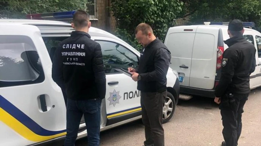 Зама мэра Борисполя разоблачили на взятке в 3 квартиры, его дружки оказывали сопротивление