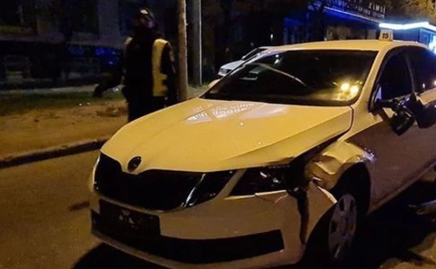 Полицейская Skoda сбила человека в Киеве