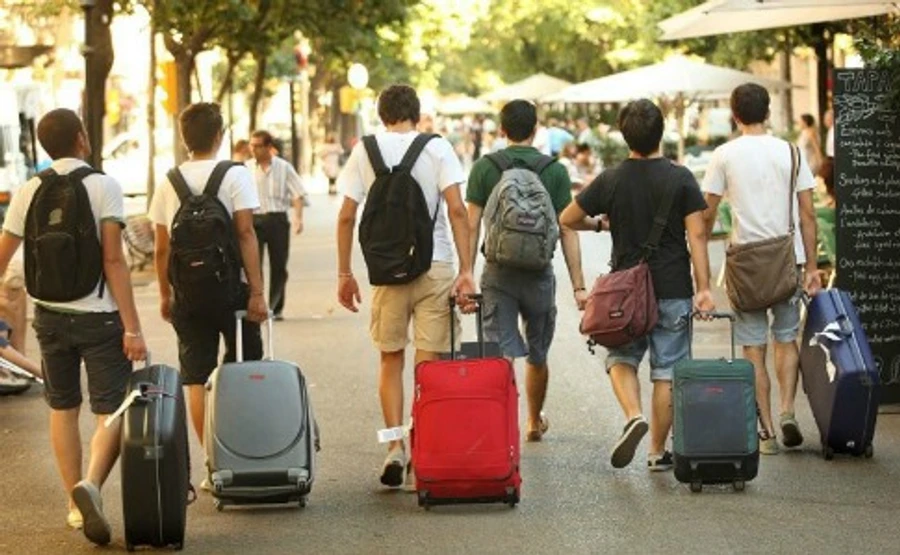 МЗС закликало українців утриматися від поїздок за кордон