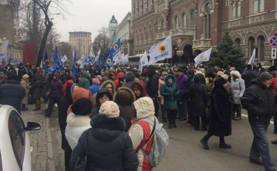 Хрещатик перекрито, до Нацбанку прийшов мітинг