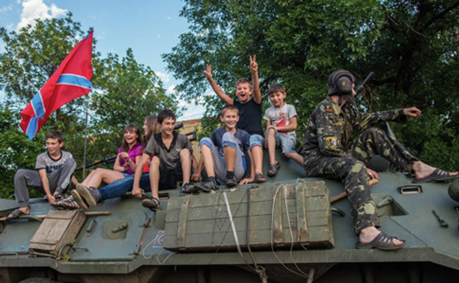 ЗМІ: Бойовики активно вербують дітей