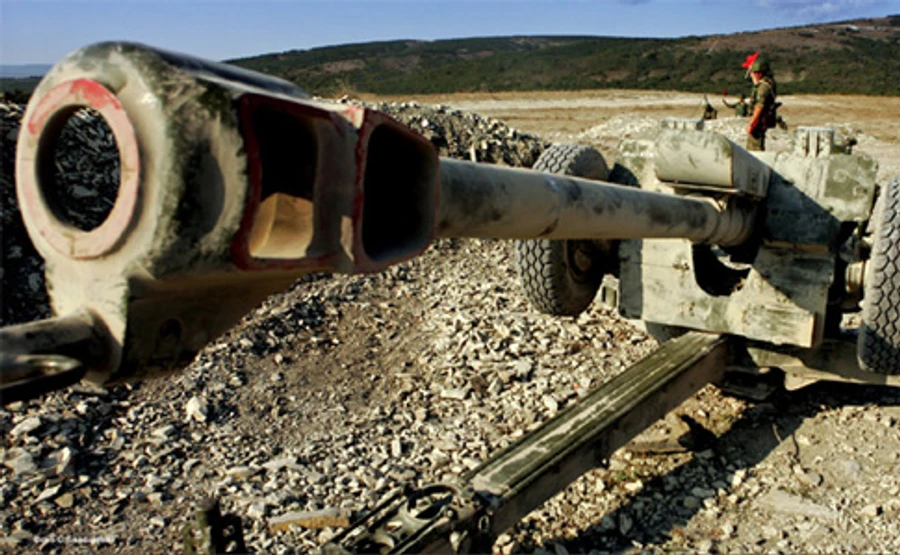 Расследование: Боевики держат запрещенное оружие в Тельманово