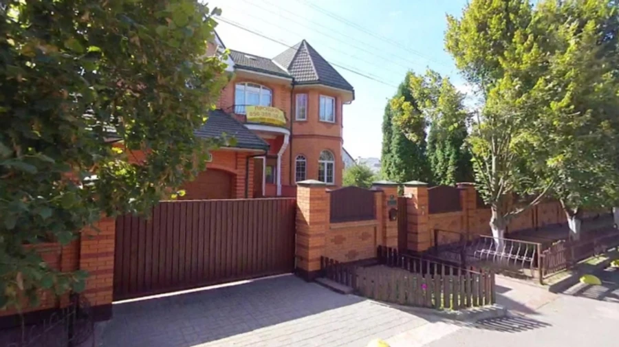 Після звільнення родина начальника Херсонської МВА Мрочка придбала маєток під Києвом – ЗМІ