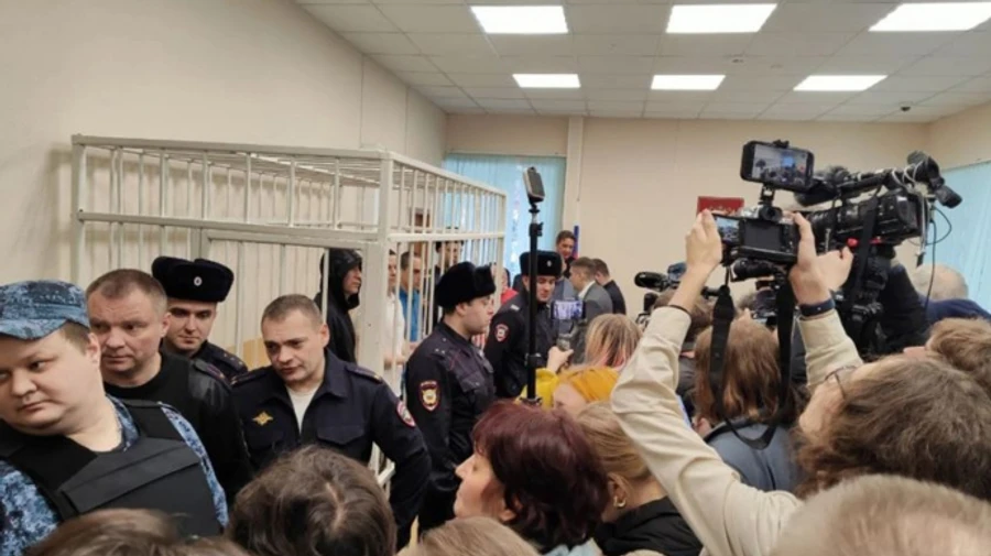 У Росії трьох адвокатів Навального відправили в колонію