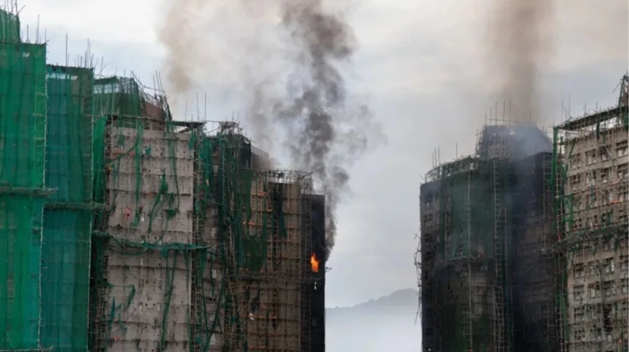 Пожежа у висотках Гонконгу: кількість загиблих зросла до 94