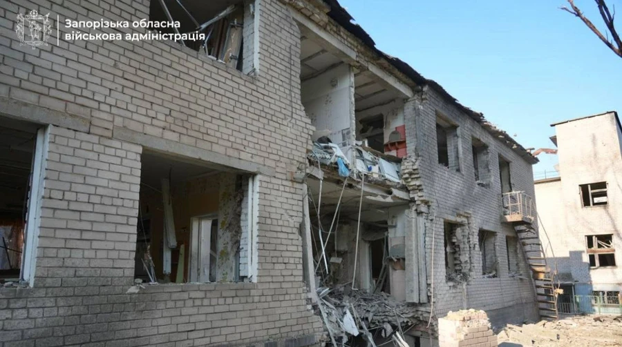 Російські війська знову вдарили по Запоріжжю: пошкоджений дитсадок, є загиблі та постраждалі