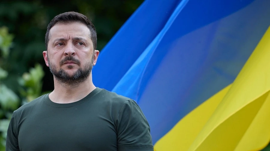 Доверие украинцев к Зеленскому продолжает падать, но все еще высокое − КМИС