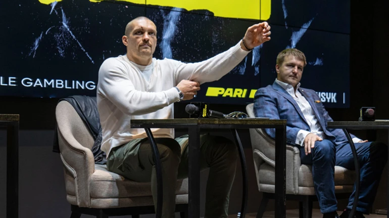 Усик планує поїхати в Крим з поясами