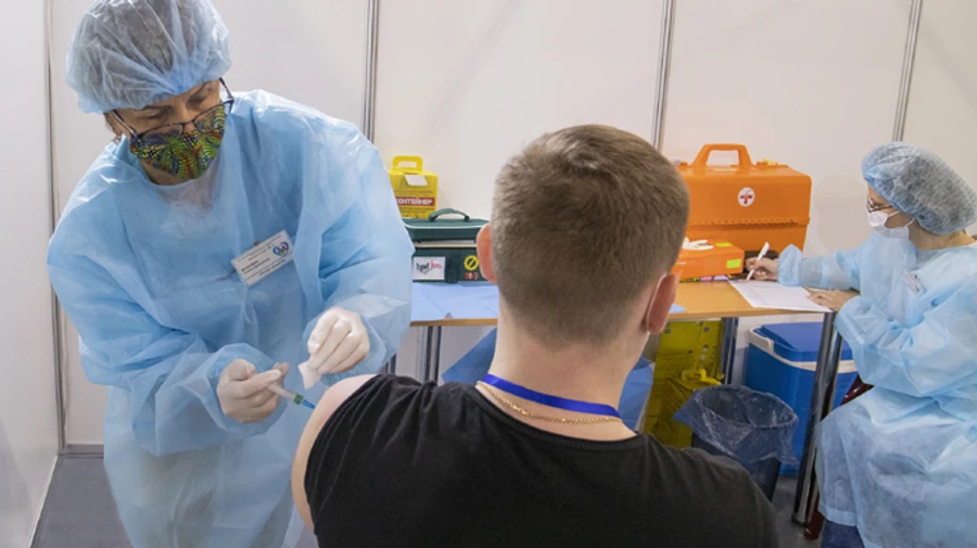 Вакцину от COVID уже получили более 2 миллионов украинцев