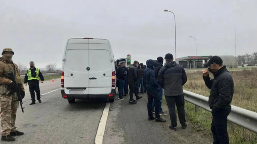 По дороге в Харьковскую область задержали автобусы с титушками