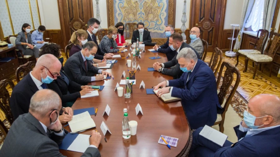 Єрмак пообіцяв посилити комунікацію щодо Донбасу з метою інформування українців