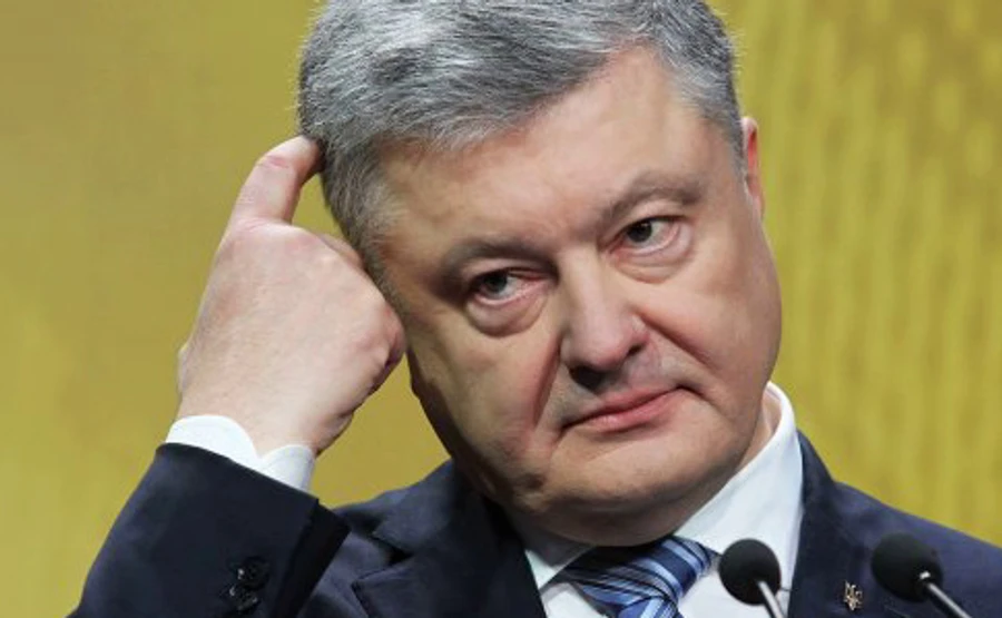 Порошенко прийшов на закриту зустріч з журналістами Прямого