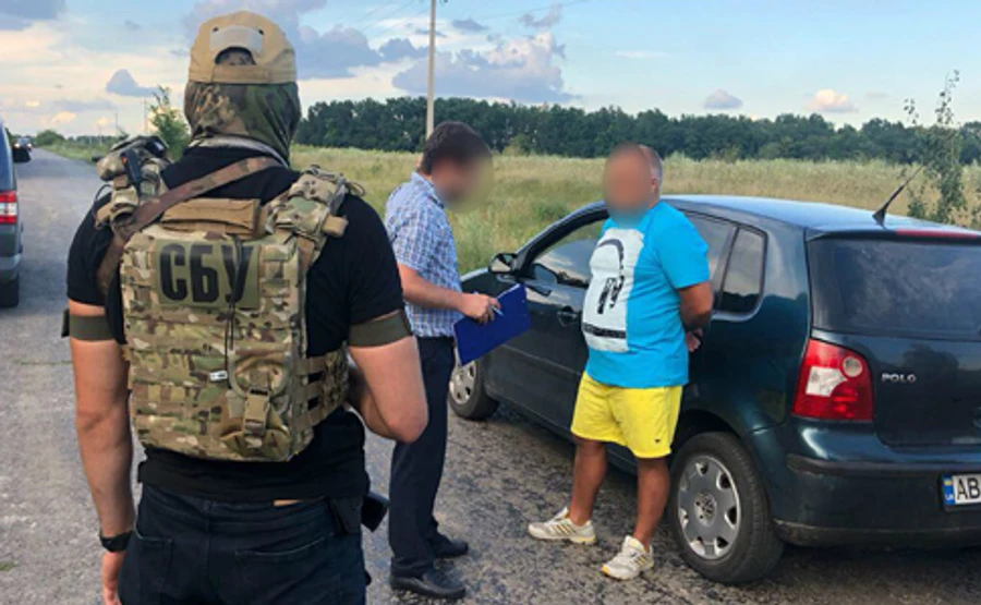 Фіскалам-хабарникам з Вінничини обрали запобіжні заходи
