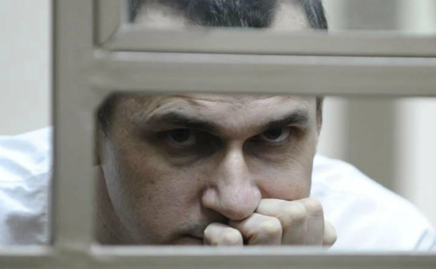 Познер, Собчак та інші просять Путіна помилувати Сенцова