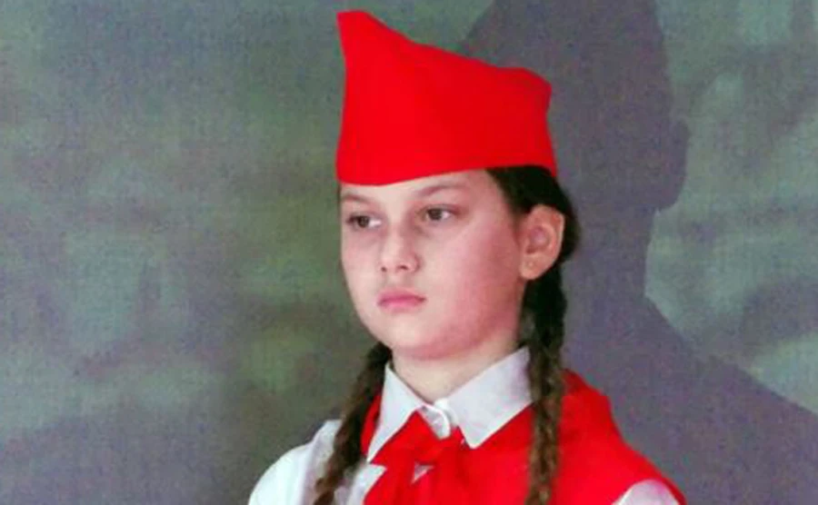 В Севастополе коммунисты приняли детей в пионеры под “Верните Сталина”