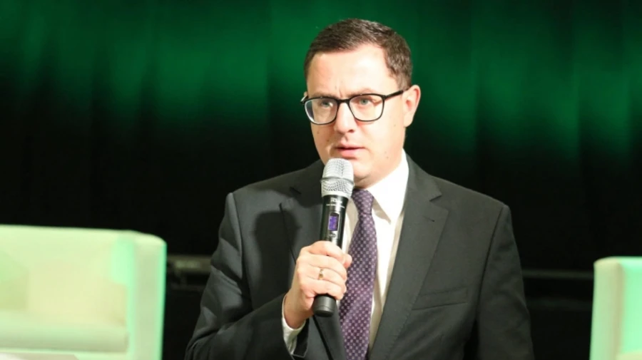 Poland urges EU to end imports of Russian oil by 2026 – The Guardian