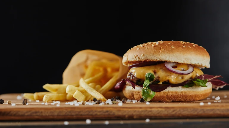 Действительно ли быстрый прием пищи вредит здоровью? Ученые дали ответ