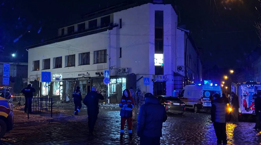 Во Львове прогремели взрывы, есть погибшие и пострадавшие – полиция