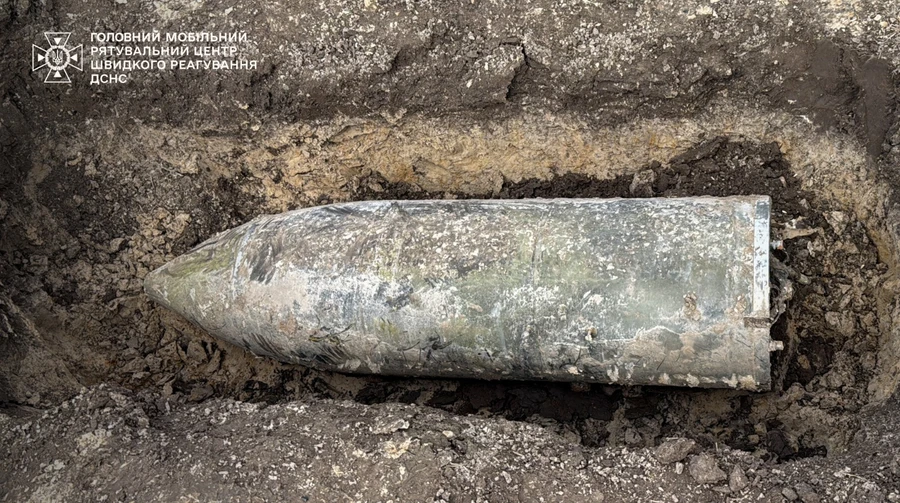 Рятувальники підірвали частину ракети Кинджал, яка впала на Київщині