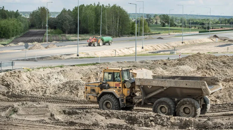 Кости мамонта, могилы и посуда: строительство дороги в Польше открыло ученым 100 тысяч находок
