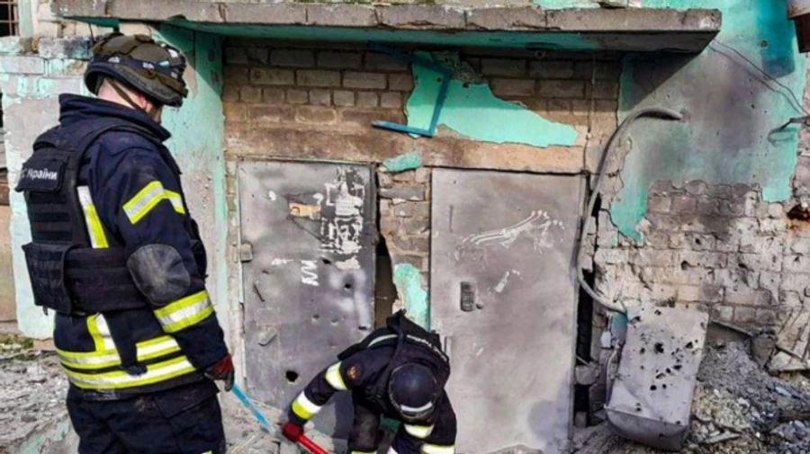 Russians attack residential areas of Kherson, injuring 2 people